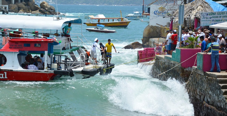 desembarque_roque_acapulco_oleaje (1)