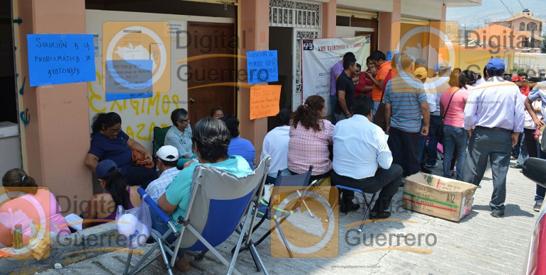 maestros_ayotzinapa_oficinas_seg (1)