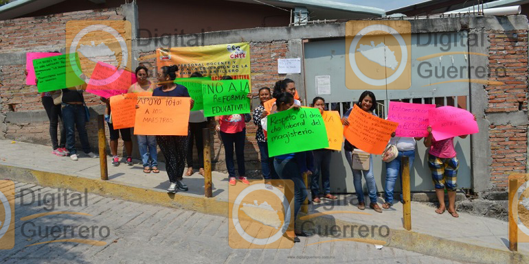 protesta_chilpancingo_escuela (1)