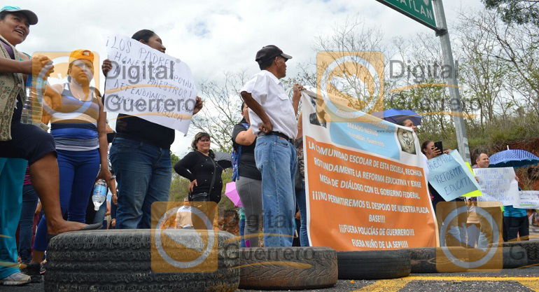 bloqueo_carretera_mexico_Acapulco_chilpancingo (1)