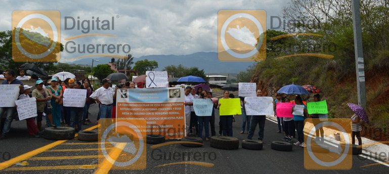 bloqueo_carretera_mexico_Acapulco_chilpancingo (2)