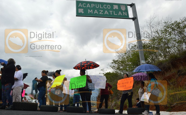 bloqueo_carretera_mexico_Acapulco_chilpancingo (3)