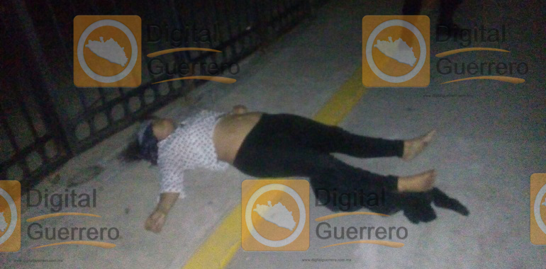 dos mujeres y tres hombres en iguala 1