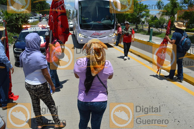 CETEG retiene autobuses en Chilpancingo 3