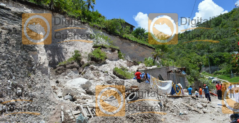 Chilpancingo Se desliza un cerro, sepulta dos viviendas y a una joven 1