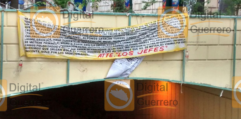 Localizan narco manta en pleno zócalo de Chilpancingo; advierten una limpia