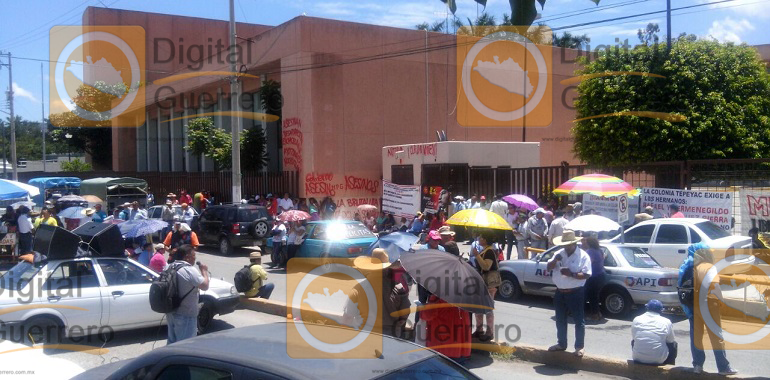 Marcha CETEG en Chilpancingo