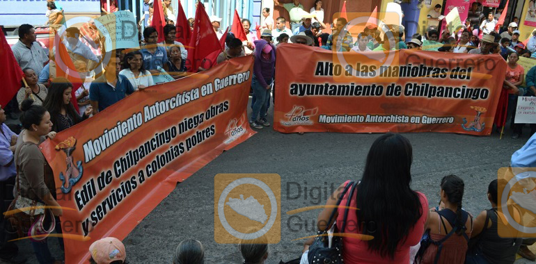 Marchan colonos y protestan en el Ayuntamiento de Chilpancingo 1