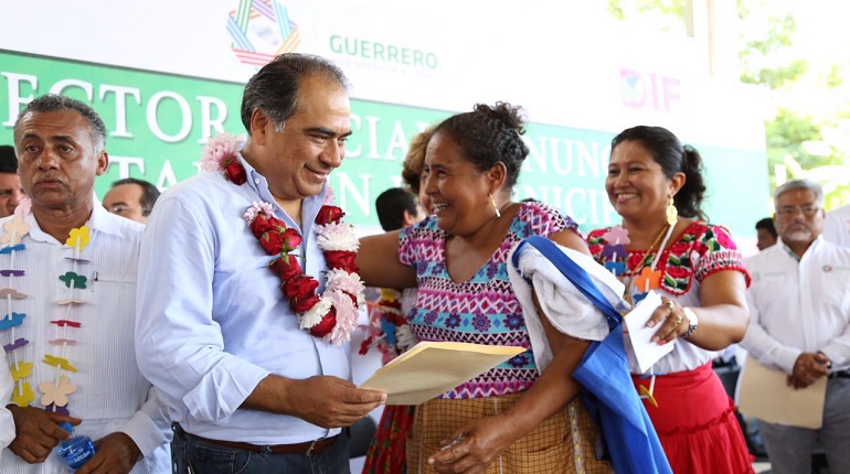 Entrega HAF apoyos para habitantes del municipio de Juchitán 1