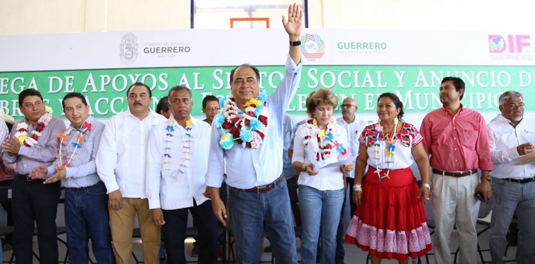 Entrega HAF apoyos para habitantes del municipio de Juchitán