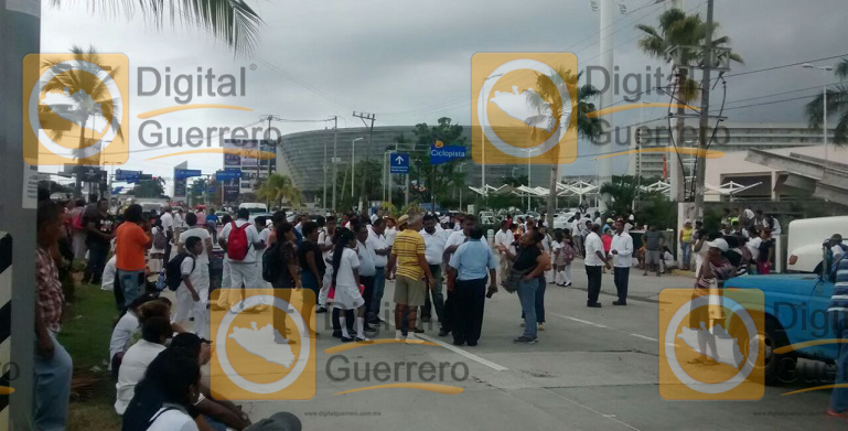 bloqueo_boulevard_naciones_acapulco1