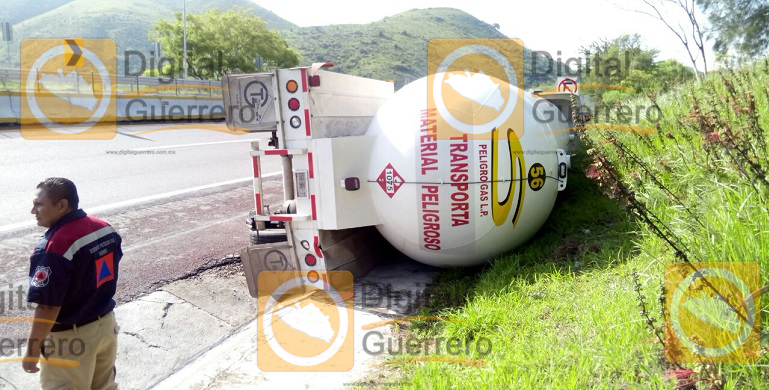 volcadura_pipa_gas_autopista_sol (3)