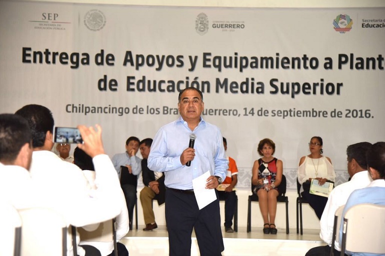 la-educacion-es-la-ruta-para-salir-adelante-hector-astudillo