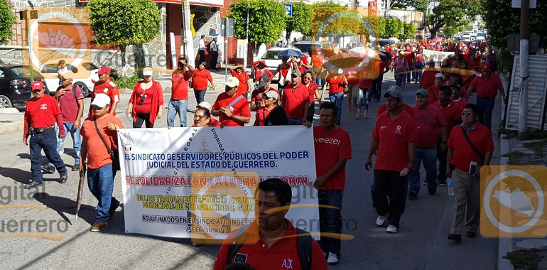 Marchan trabajadores del Ayuntamiento de Chilpancingo, para pedir la destitución de Marco Leyva 2