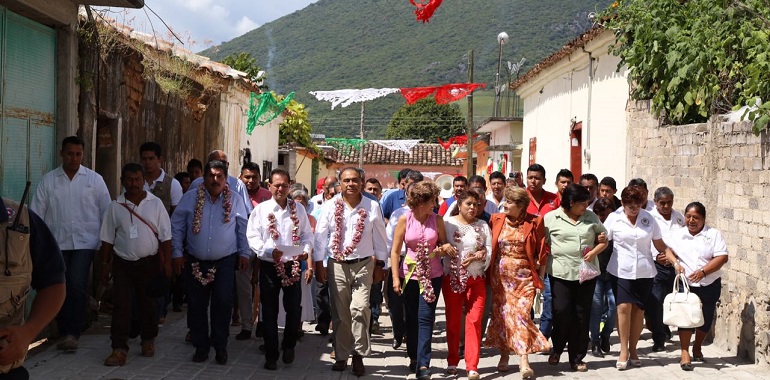 obras-y-acciones-sociales-por-mas-de-16-mdp-anuncia-hector-astudillo-para-cuetzala-del-progreso-1