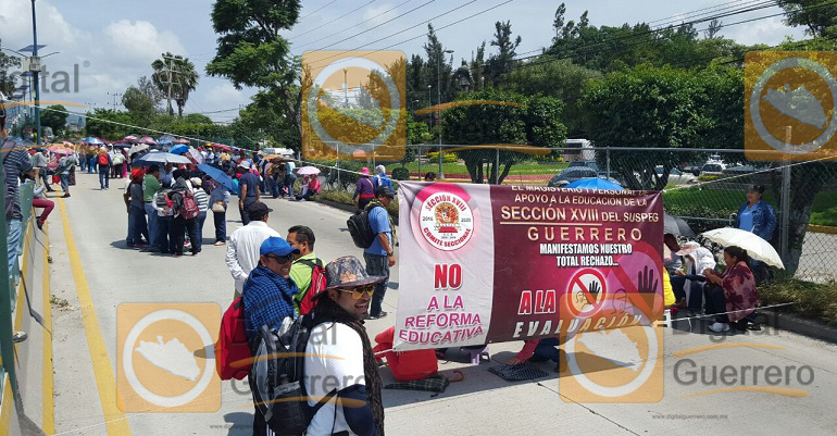 bloqueo_ceteg_autopista_chilpancingo (1)