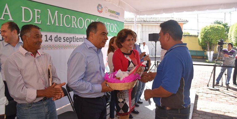 entrega_microcreditos_astudillo-1