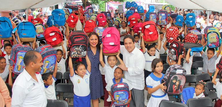 entrega_paquetes_escolares_dif_acapulco