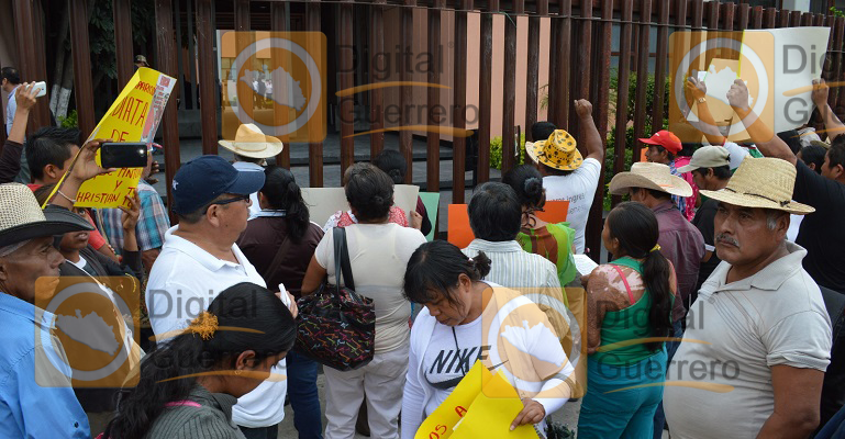 protesta_habitantes_apango_congreso_guerrero-3