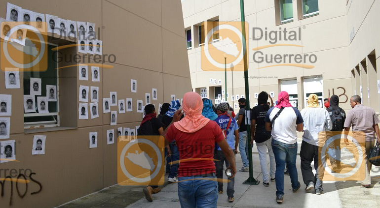 protesta_normalistas_ayotzinapa_fiscalia-2