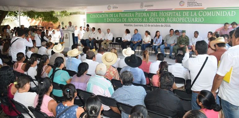 coloca-hector-astudillo-primera-piedra-para-nuevo-hospital-de-petatlan