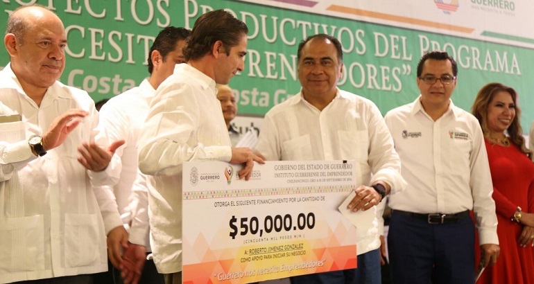 entrega-el-gobernador-hector-astudillo-apoyos-por-7-5-mdp-para-el-desarrollo-de-proyectos-productivos