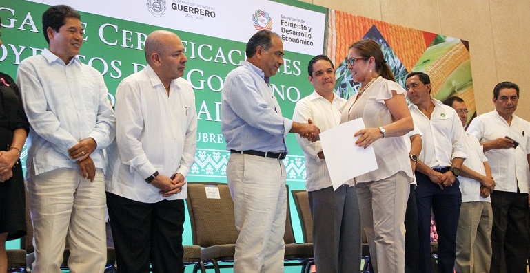 entrega_recursos_emprendedores_guerrero-2