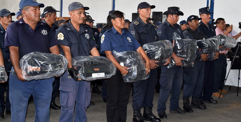 entrega_uniformes_policia_rural_acapulco-1