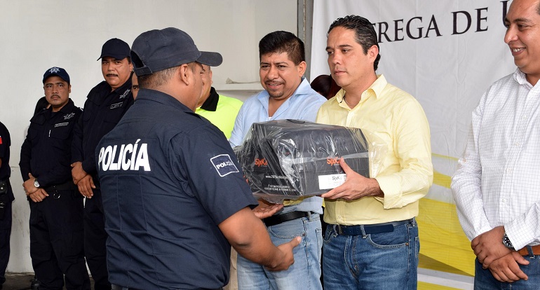 entrega_uniformes_policia_rural_acapulco-2