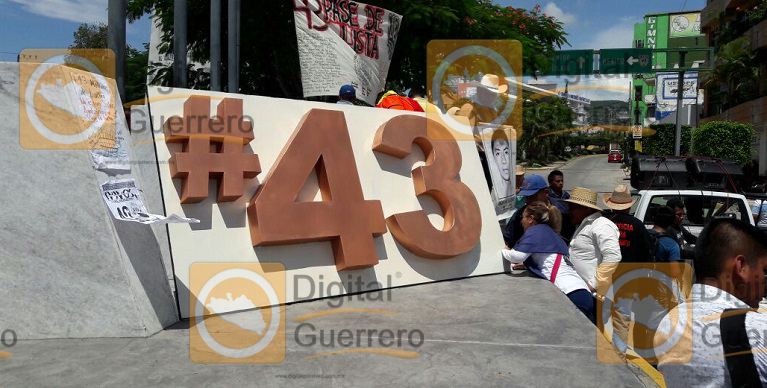 placa_normalistas_desaparecidos_chilpancingo