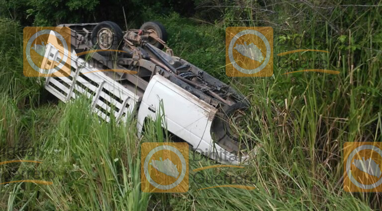 volcadura_camioneta_tecpan_heridos-5