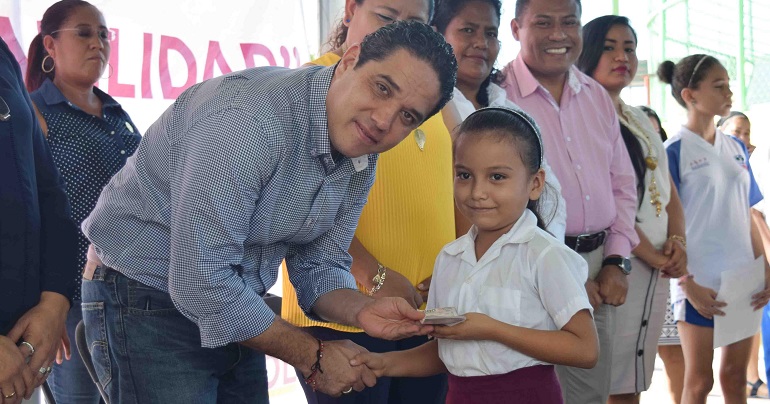 entrega_becas_vulneravilidad_acapulco-3