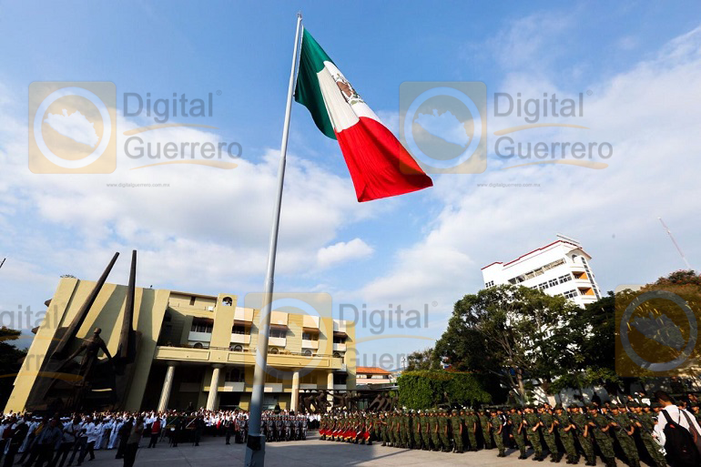 izamiento_bandera_zocalo_hilpancingo-4