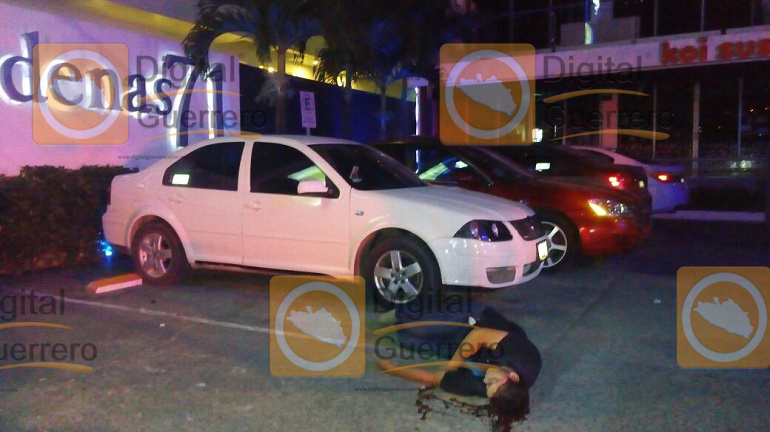 ejecutan-a-un-hombre-en-plaza-lazaro-71-de-chilpancingo-1