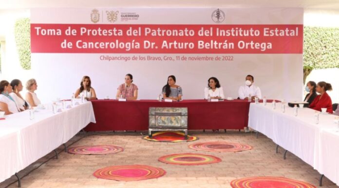 Instala la presidenta del DIF Guerrero Liz Salgado Pineda y toma protesta a las integrantes del Patronato del Instituto Estatal de Cancerología