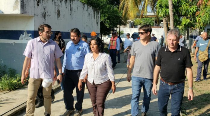 Encabeza Abelina López y cónsul de Orlando recorrido por planta de tratamiento de aguas residuales