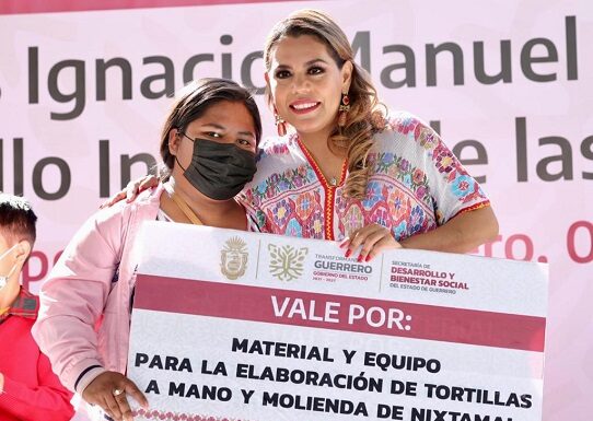 Entrega Evelyn Salgado más de 3 MDP de inversión directa estatal en becas y apoyos productivos a mujeres de la zona Norte