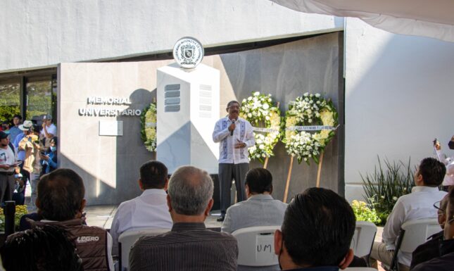 Devela la UAGro Memorial de universitarios ilustres