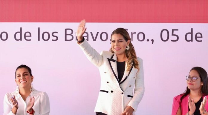 Encabezan Evelyn Salgado y Liz Salgado entrega mensual de aparatos funcionales del DIF Guerrero