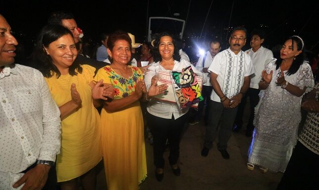 “A Guerrero y Oaxaca nos une el amor por la cultura”: Abelina López