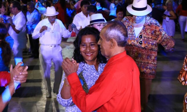 Da la bienvenida Abelina López, a cientos de danzoneros de todo el país