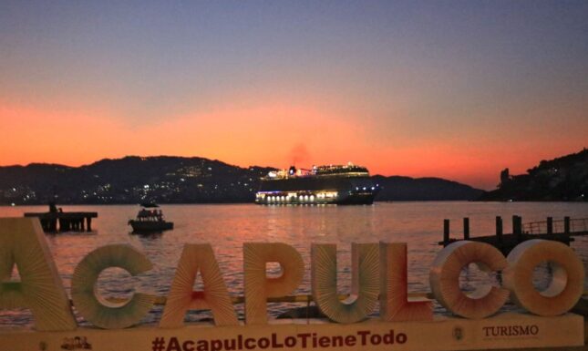 Acapulco recibe más de 5 mil turistas que llegan en el crucero Norwegian Bliss
