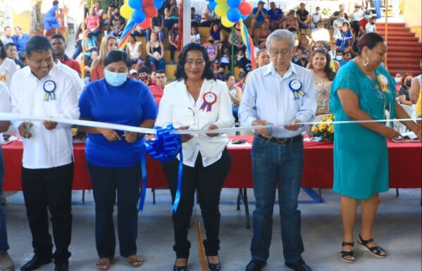 Abelina López está comprometida con la educación
