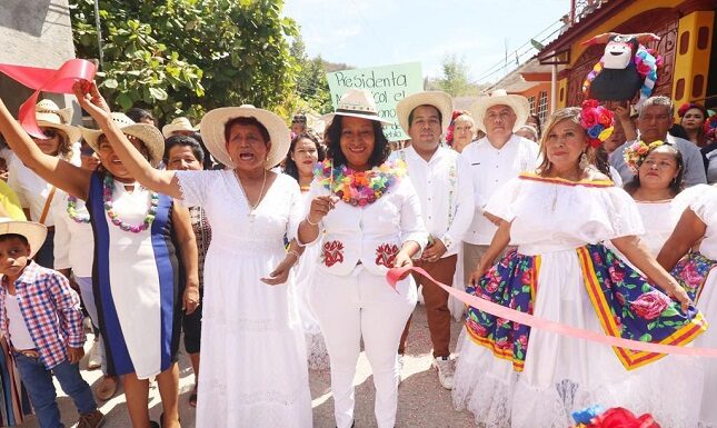 Entrega Abelina López, obras por más de 4 mdp en el km 30