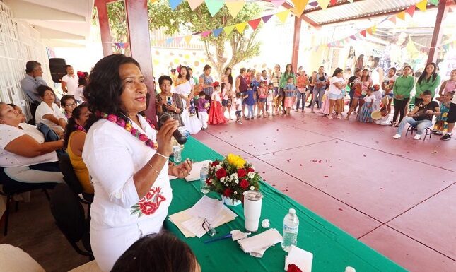Reafirma Abelina López, su compromiso con la educación