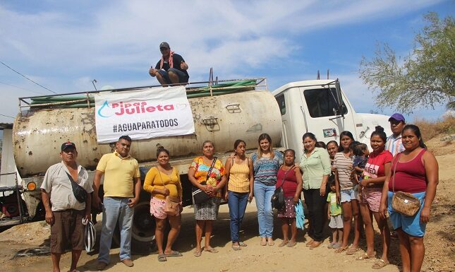 “Ante la falta de agua en los hogares, no me quedaré de brazos cruzados; es urgente seguir llevando pipas gratuitas a las familias Acapulqueñas”: Julieta Fernández Márquez