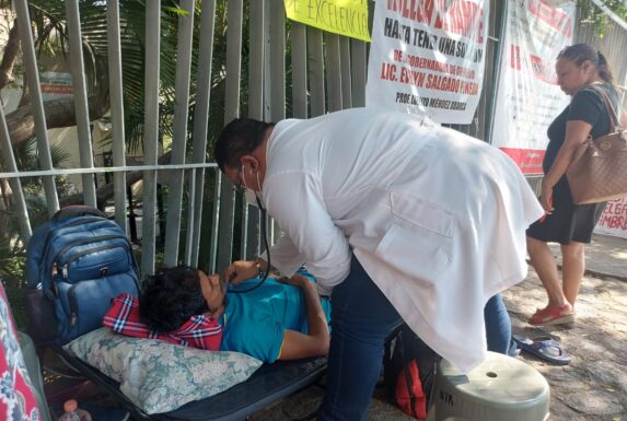 Continúa la SEG ofreciendo diálogo al maestro en huelga de hambre, Lorenzo Méndez Abarca