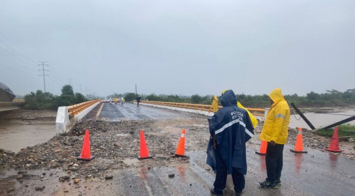 Para evitar incidentes se cierra circulación en Autopista Metlapil Diamante por intensas lluvias en Acapulco