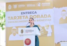 Entrega Evelyn Salgado Pineda la Tarjeta Dorada a adultos mayores de Acapulco