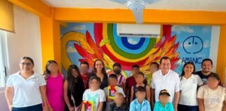 Entrega el rector de la UAGro juguetes a niños de la Fundación AMANC